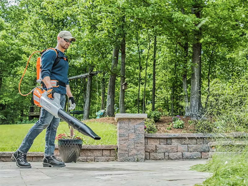 Stihl BGA 100 w/ AR 3000 L Backpack Battery, AL 500 Charger, Connecting Cable, AP adaptor & Harness in Calmar, Iowa - Photo 4