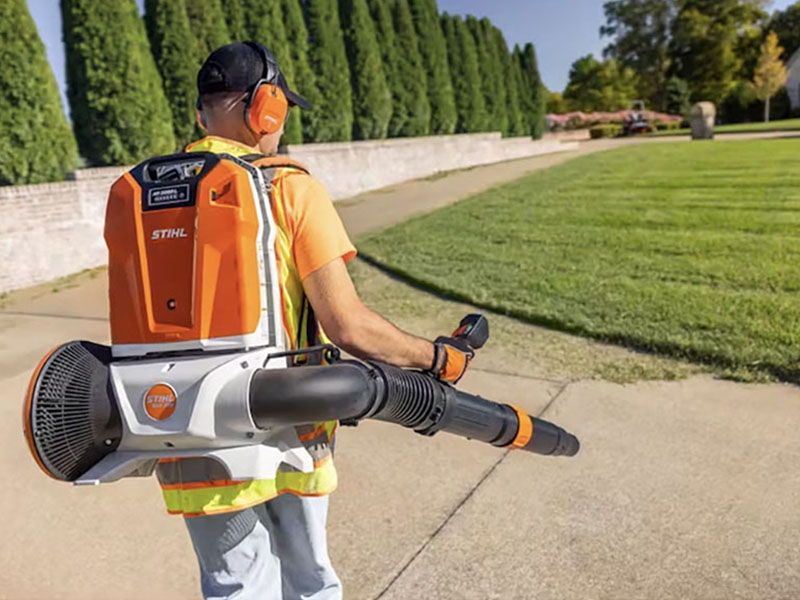 Stihl BGA 300 in Calmar, Iowa - Photo 4