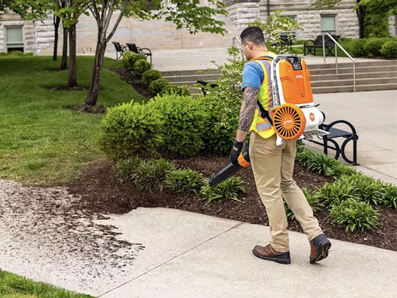 Stihl BGA 300 in Calmar, Iowa - Photo 6