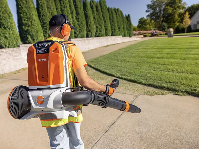 Stihl BGA 300 in Calmar, Iowa - Photo 4