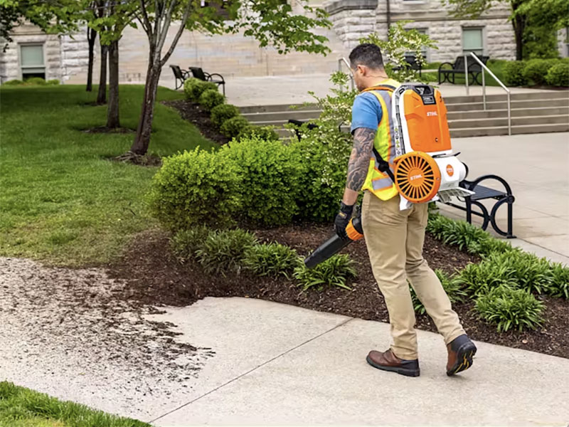 Stihl BGA 300 in Calmar, Iowa - Photo 6