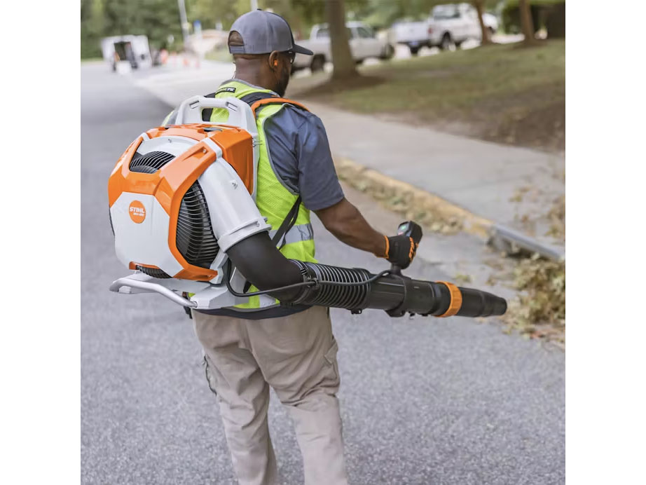 Stihl BRA 600 w/o Battery & Charger in Calmar, Iowa - Photo 3