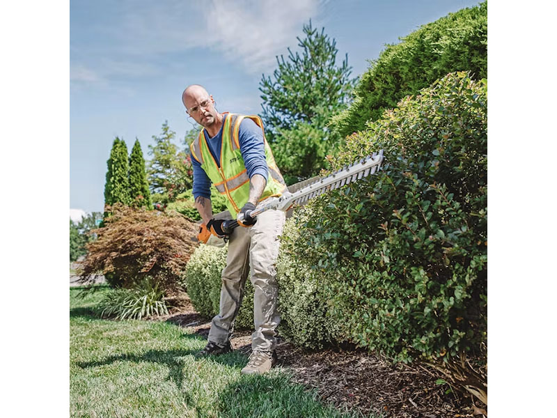 Stihl HLA 135 K (0°) w/ AP 300 S Battery & AL 301 Charger in Calmar, Iowa - Photo 4