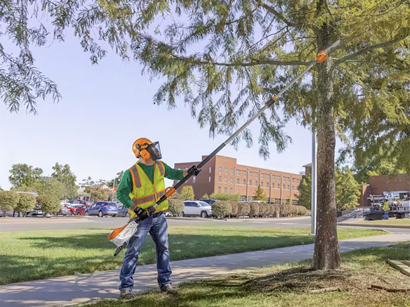 Stihl HTA 135 w/ AP 300 S Battery & AL 301 Charger in Calmar, Iowa - Photo 8