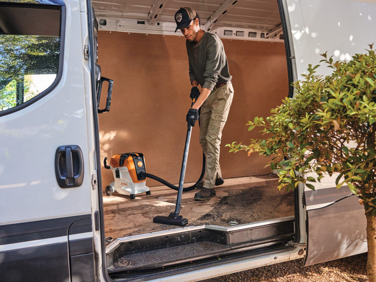 Stihl SEA 100 Battery Powered Wet / Dry Vacuum in Stratford, Wisconsin - Photo 4