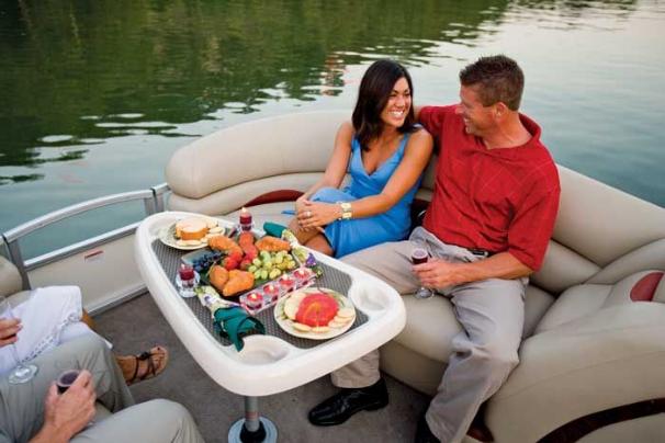 The movable table has bow and aft base positions. - Photo 22