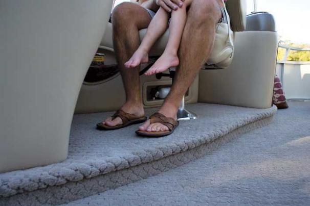 The helm station is elevated to give the driver more visibility. - Photo 12