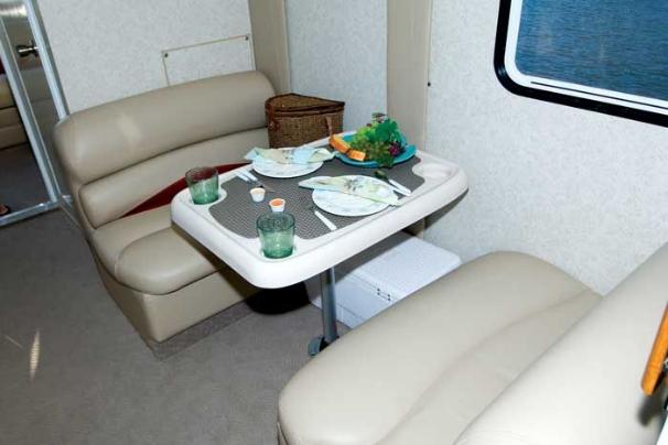 2009 Sun Tracker PARTY CRUISER 32 I/O Regency Edition in Topeka, Kansas - Photo 7