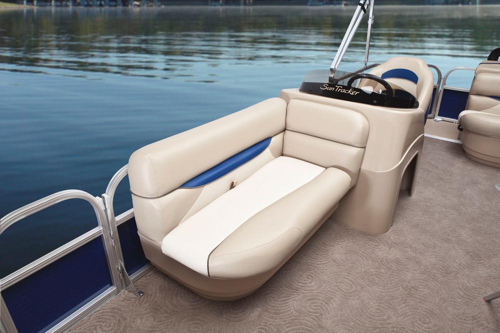 2012 Sun Tracker Party Barge 24 DLX XP3 in Topeka, Kansas - Photo 13