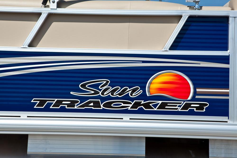 2012 Sun Tracker Party Barge 24 DLX XP3 in Topeka, Kansas - Photo 42