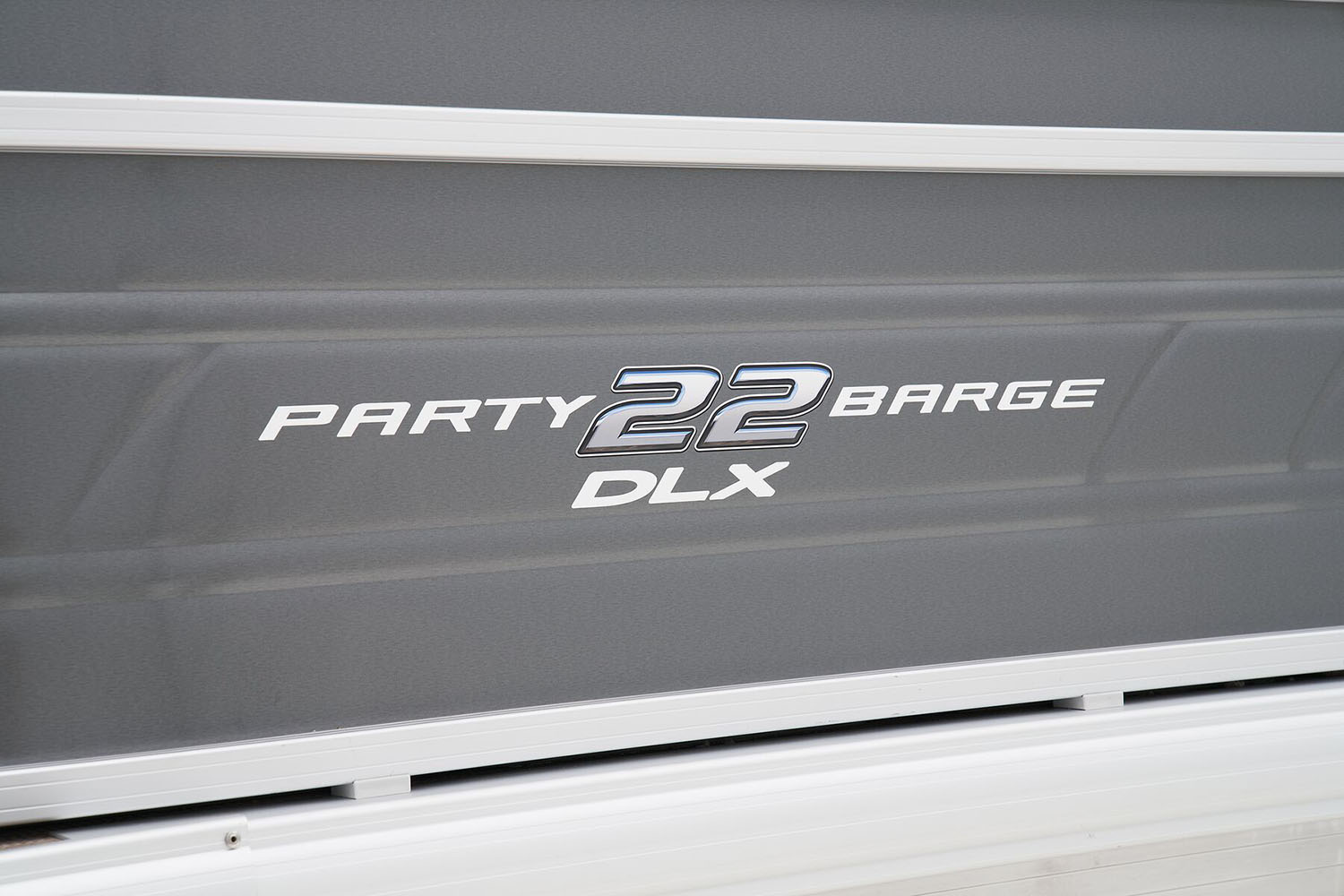 2024 Sun Tracker Party Barge 22 DLX in Topeka, Kansas - Photo 6