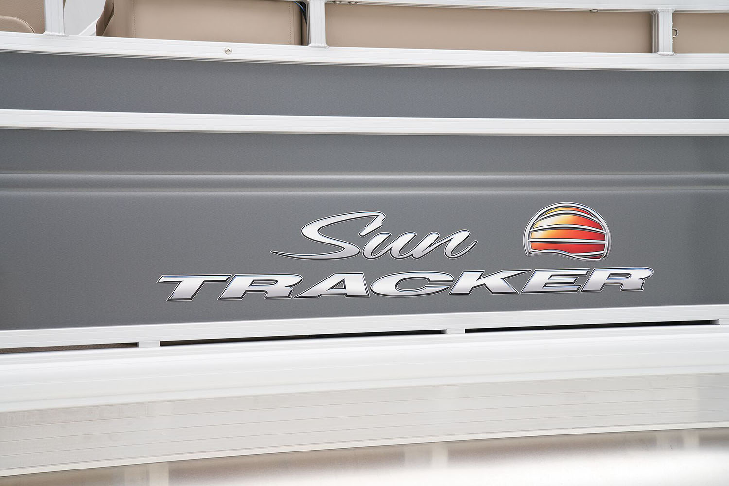 2024 Sun Tracker Party Barge 22 DLX in Topeka, Kansas - Photo 5