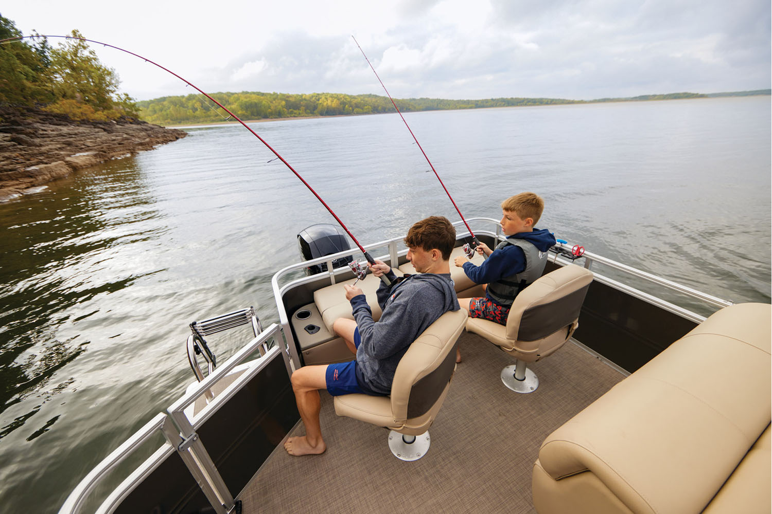 2025 Sun Tracker Fishin' Barge 22 DLX in Topeka, Kansas - Photo 19