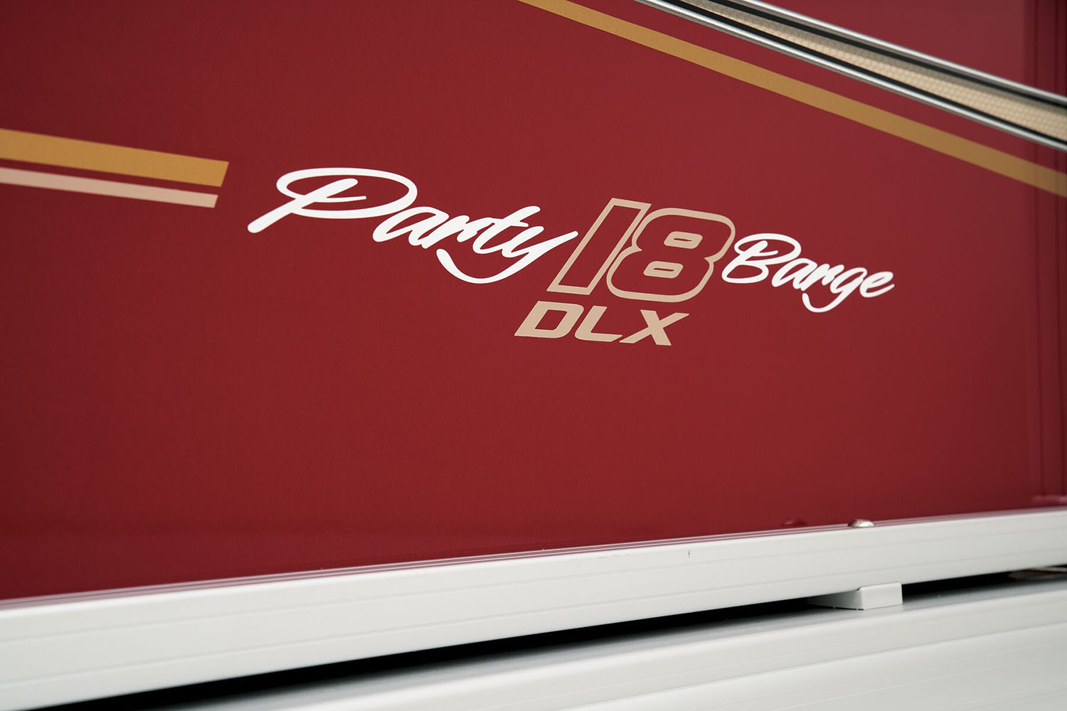 2025 Sun Tracker Party Barge 18 DLX in Topeka, Kansas - Photo 15