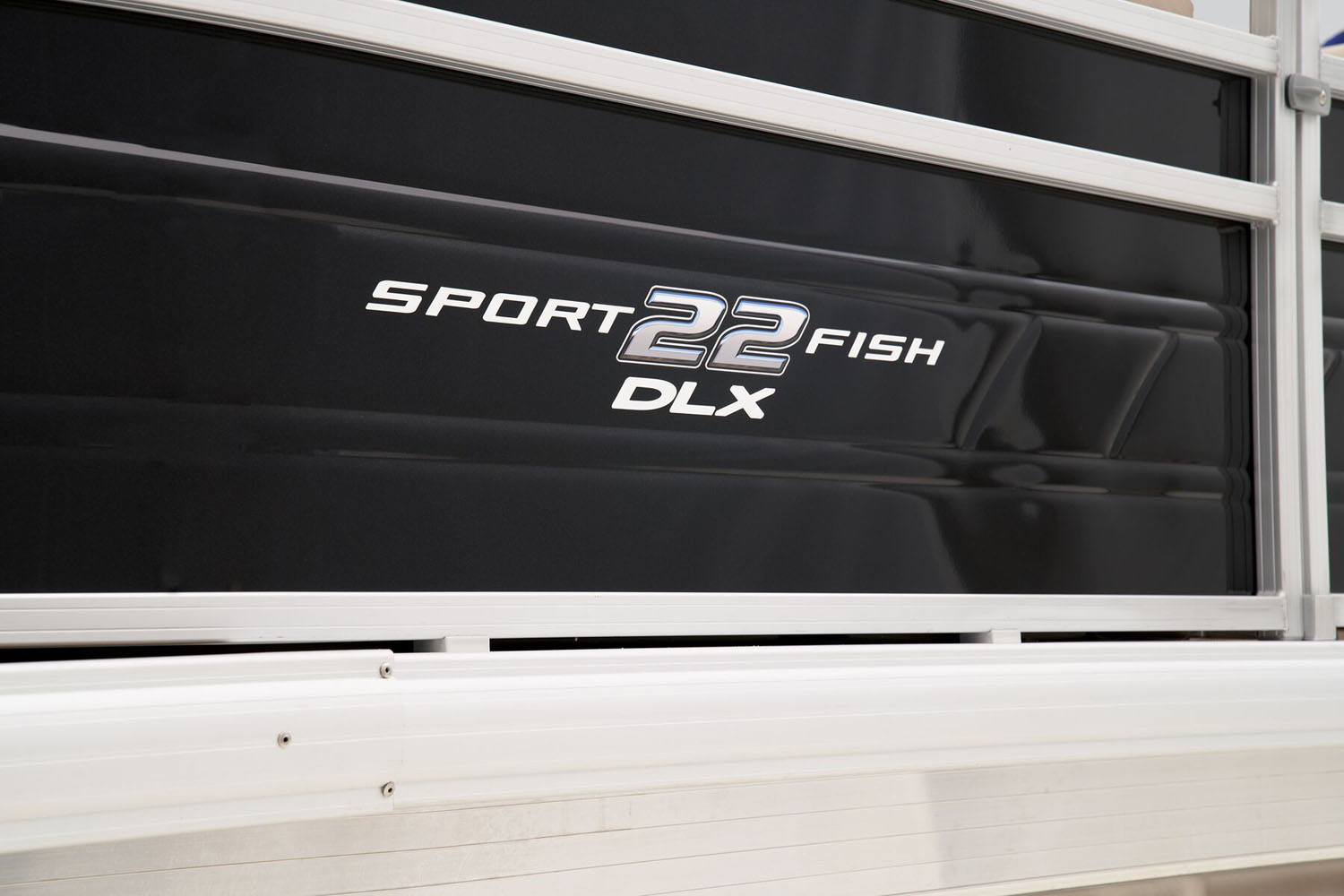 2025 Sun Tracker SportFish 22 DLX in Topeka, Kansas - Photo 6