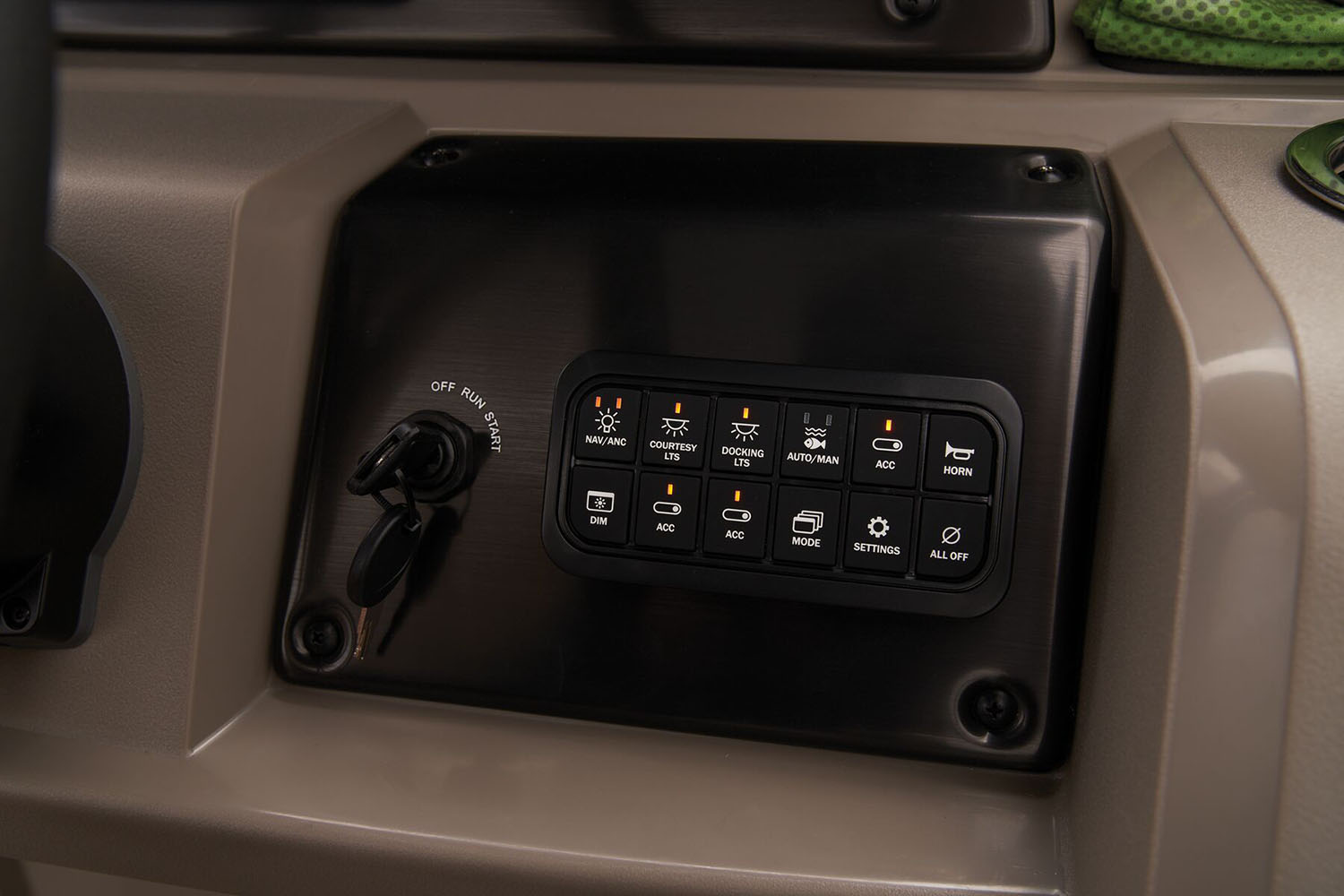 2025 Sun Tracker SportFish 22 DLX in Topeka, Kansas - Photo 14