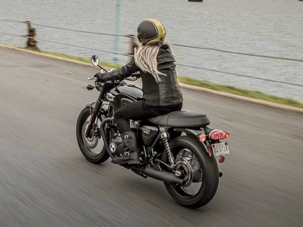 2024 Triumph Bonneville T100 in Belle Plaine, Minnesota - Photo 17