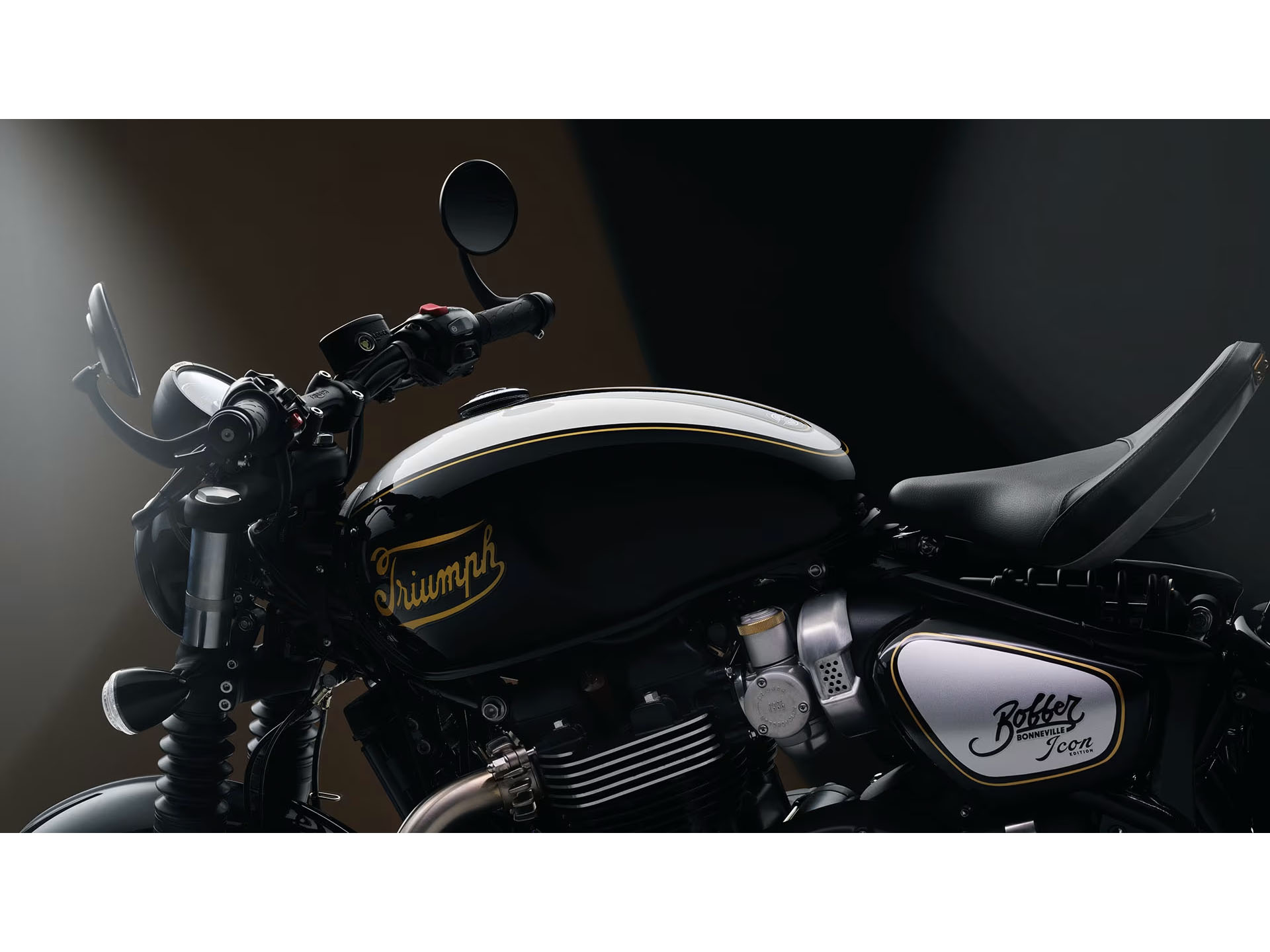 2025 Triumph Bonneville Bobber in Enfield, Connecticut - Photo 9