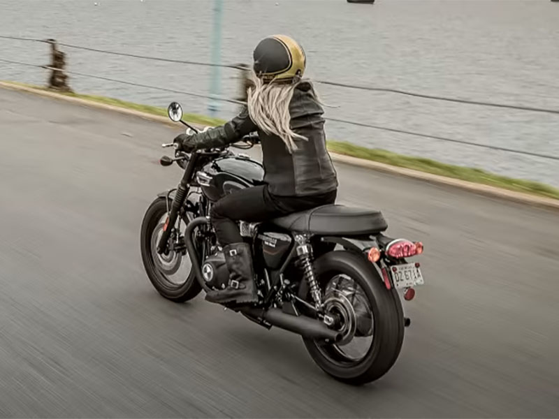 2025 Triumph Bonneville T100 in Foxboro, Massachusetts - Photo 15