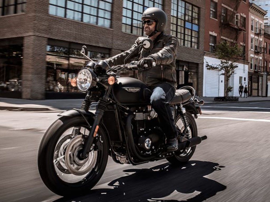 2025 Triumph Bonneville T120 in Manchester, New Hampshire - Photo 16