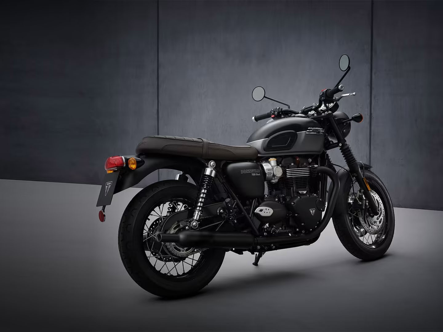 2025 Triumph Bonneville T120 Black in Enfield, Connecticut - Photo 12