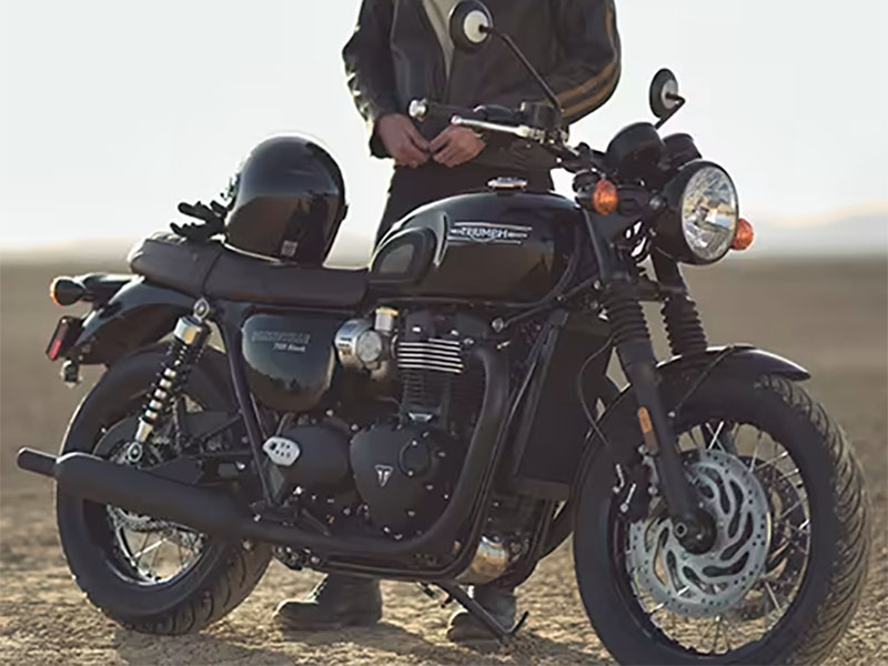 2025 Triumph Bonneville T120 Black in Enfield, Connecticut - Photo 15