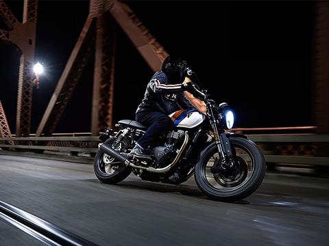 2025 Triumph Speed Twin 900 in Foxboro, Massachusetts - Photo 42
