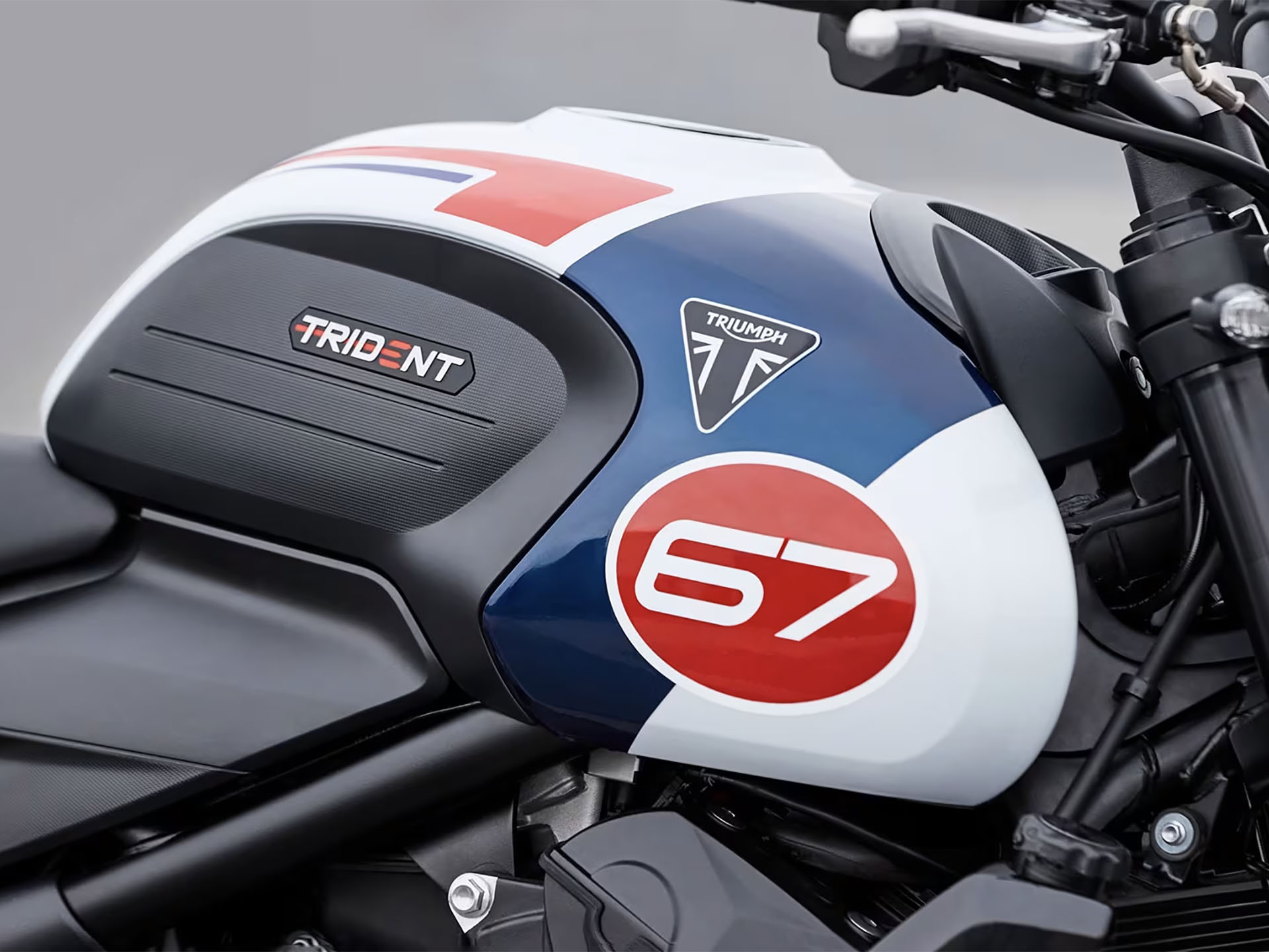 2025 Triumph Trident 660 Triple Tribute Edition in Manchester, New Hampshire - Photo 5