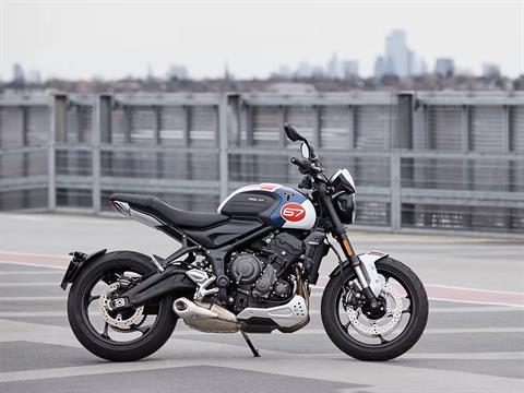 2025 Triumph Trident 660 Triple Tribute Edition in Manchester, New Hampshire - Photo 12