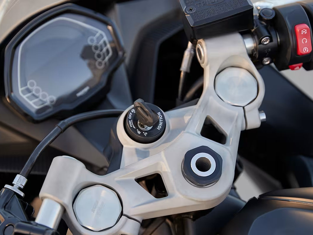 2025 Triumph Daytona 660 in Manchester, New Hampshire - Photo 10