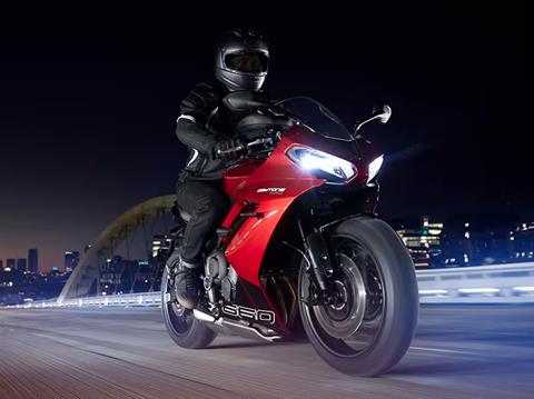 2025 Triumph Daytona 660 in Manchester, New Hampshire - Photo 15