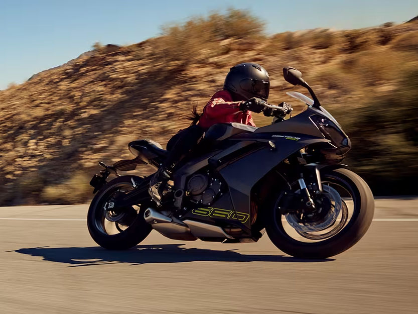 2025 Triumph Daytona 660 in Manchester, New Hampshire - Photo 11