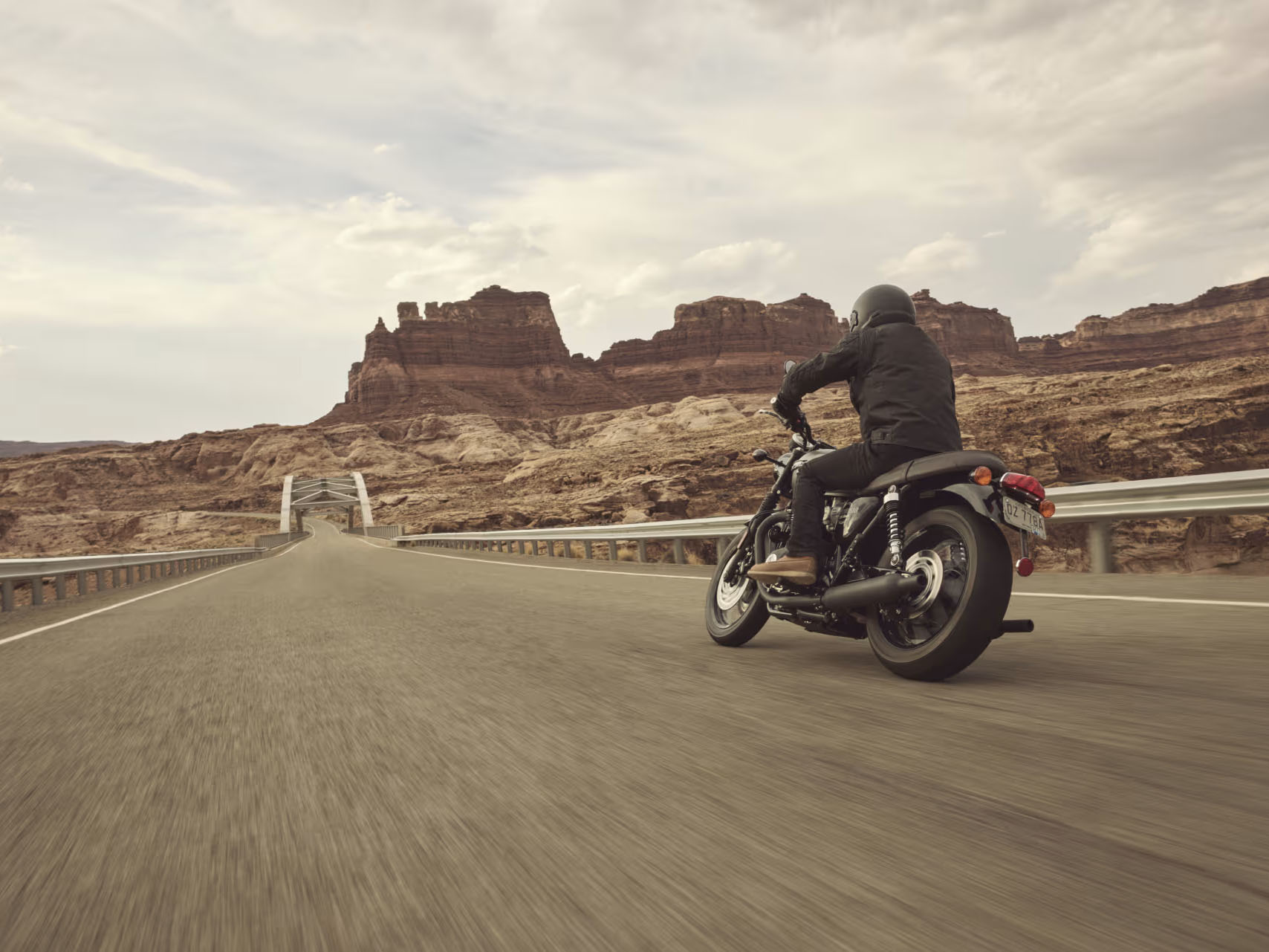 2026 Triumph Bonneville T120 Black in Belle Plaine, Minnesota - Photo 14