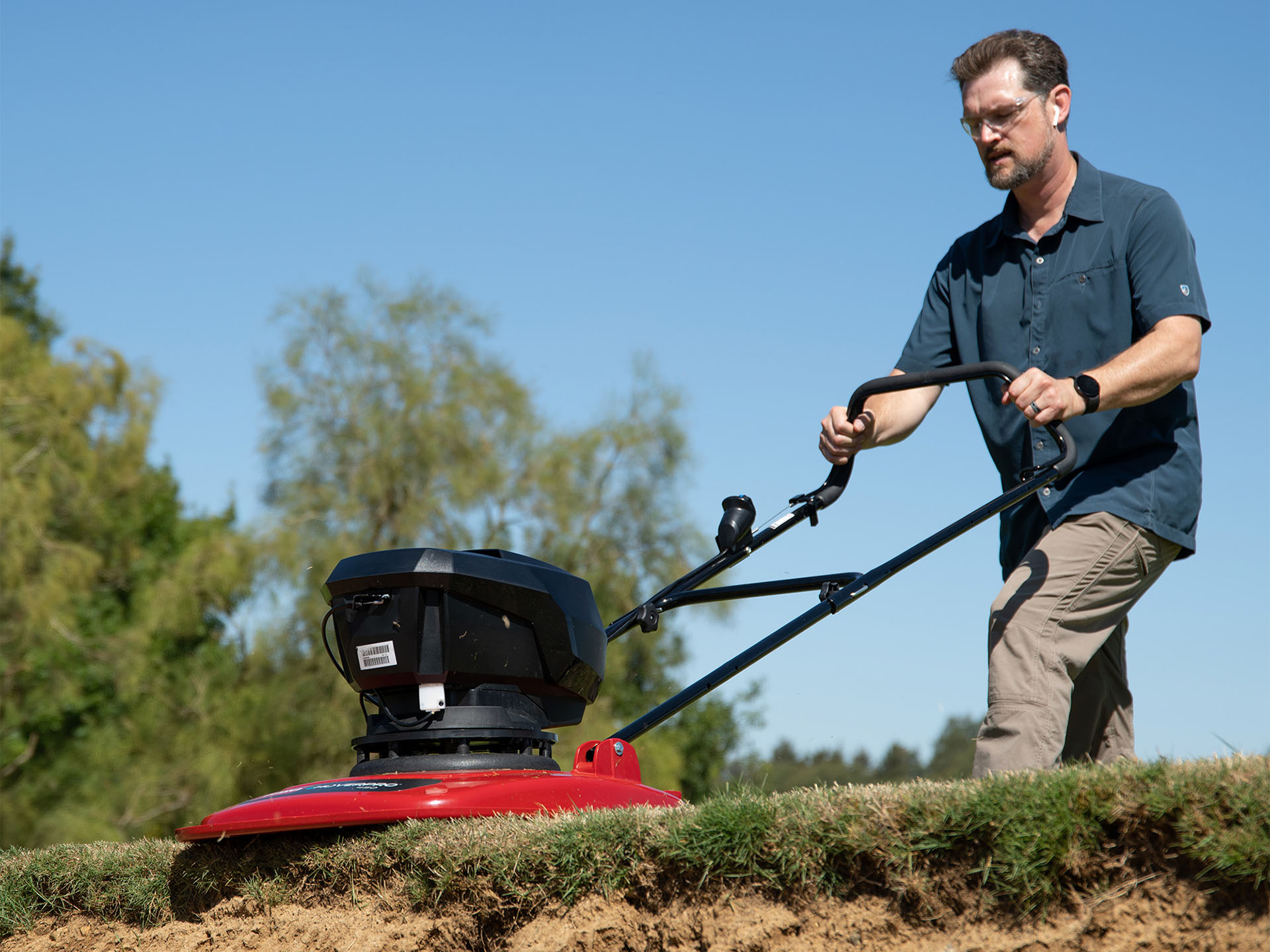 Toro eHoverPro 450 18 in. Push in Gaylord, Michigan - Photo 8