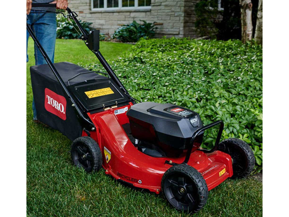 Toro Heavy Duty Revolution 21 in. 60V MAX Self-Propelled Variable Speed Zone Start - (2) 7.5Ah Batteries Included in Stratford, Wisconsin - Photo 10