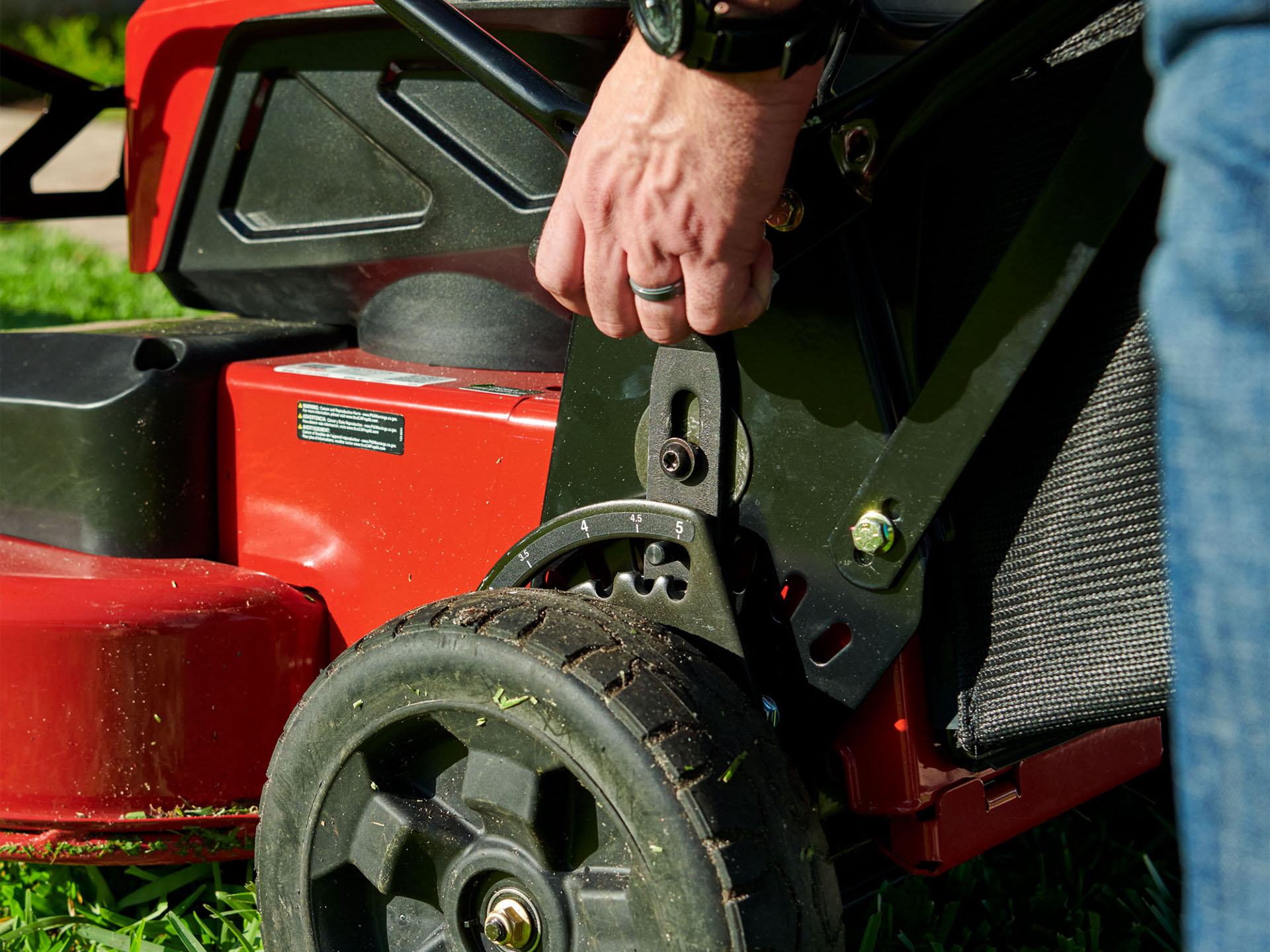 Toro TurfMaster Revolution 30 in. 60V MAX Self-Propelled - (3) 10.0Ah Batteries Included in Gaylord, Michigan - Photo 5