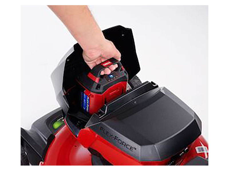 Toro Recycler 22 in. 60V Max Self-Propel w/ Personal Pace & SmartStow in Mio, Michigan - Photo 5