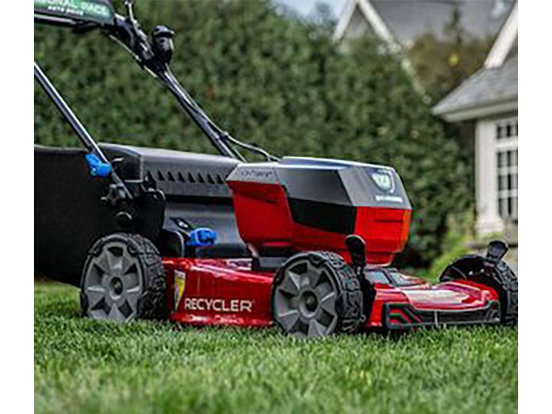 Toro Recycler 22 in. 60V Max w/ Personal Pace & SmartStow in Martinsville, Indiana - Photo 10