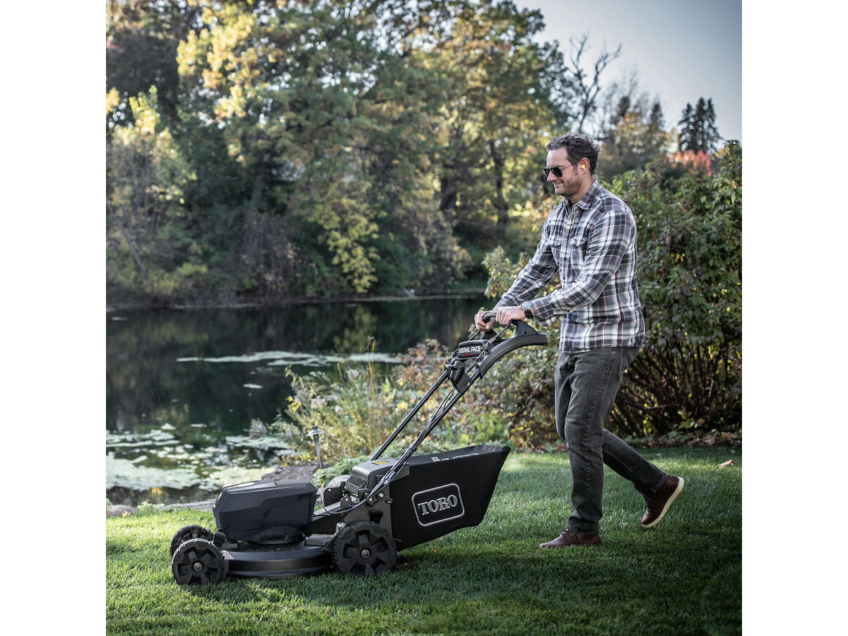 Toro Super Recycler 21 in. 60V Max Self-Propel w/ Personal Pace & SmartStow w/ 7.5Ah Battery (21566) in Mio, Michigan - Photo 16