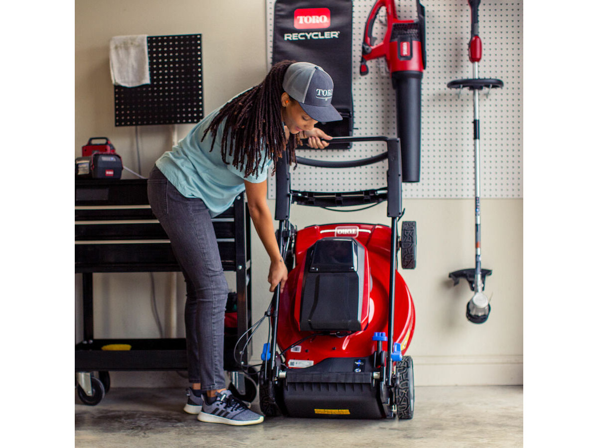 Toro Recycler 22 in. 60V Max Self-Propel w/ Personal Pace & SmartStow w/ 7.5Ah Battery Included in Pine Bluff, Arkansas - Photo 10