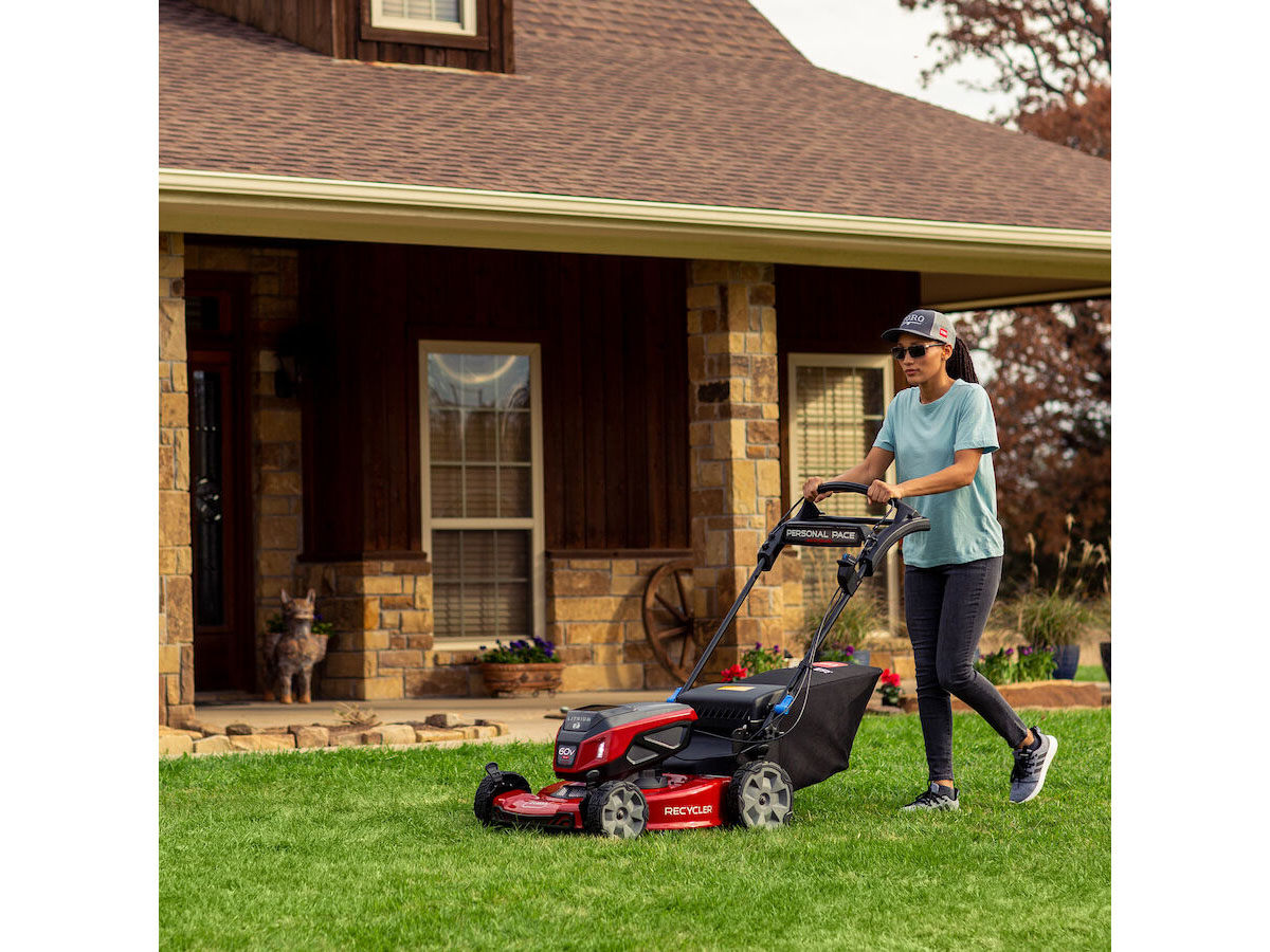 Toro Recycler 22 in. 60V Max Self-Propel w/ Personal Pace & SmartStow w/ 7.5Ah Battery Included in Pine Bluff, Arkansas - Photo 11