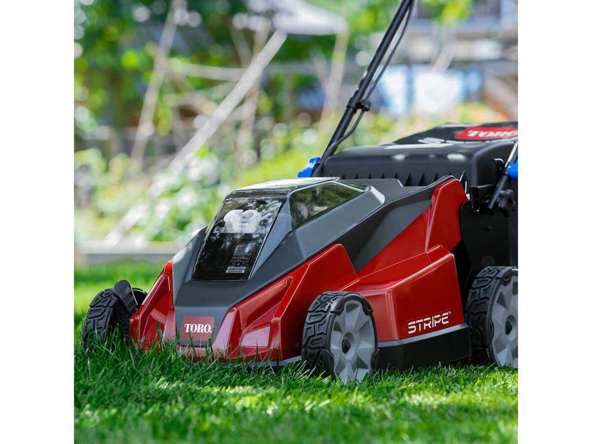 Toro Stripe 21 in. 60V Max Self-Propel - 5.0Ah Battery / Charger Included in Gaylord, Michigan - Photo 6