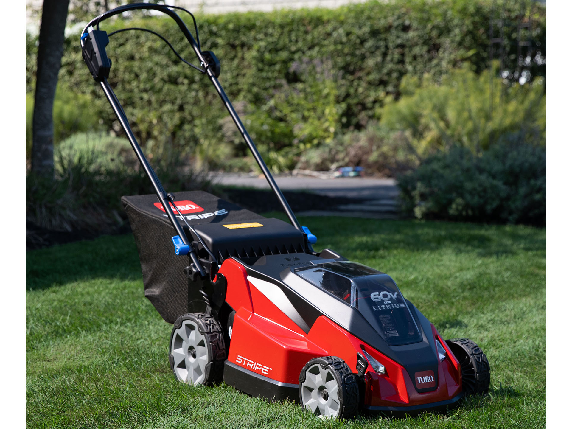 Toro Stripe 21 in. 60V MAX Self-Propelled - 5.0Ah Battery Included in Stratford, Wisconsin - Photo 15