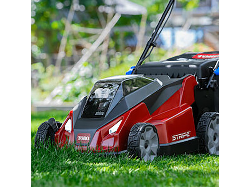 Toro Stripe 21 in. 60V Max Self-Propelled - 6.0Ah Battery / Charger Included in Gaylord, Michigan - Photo 16