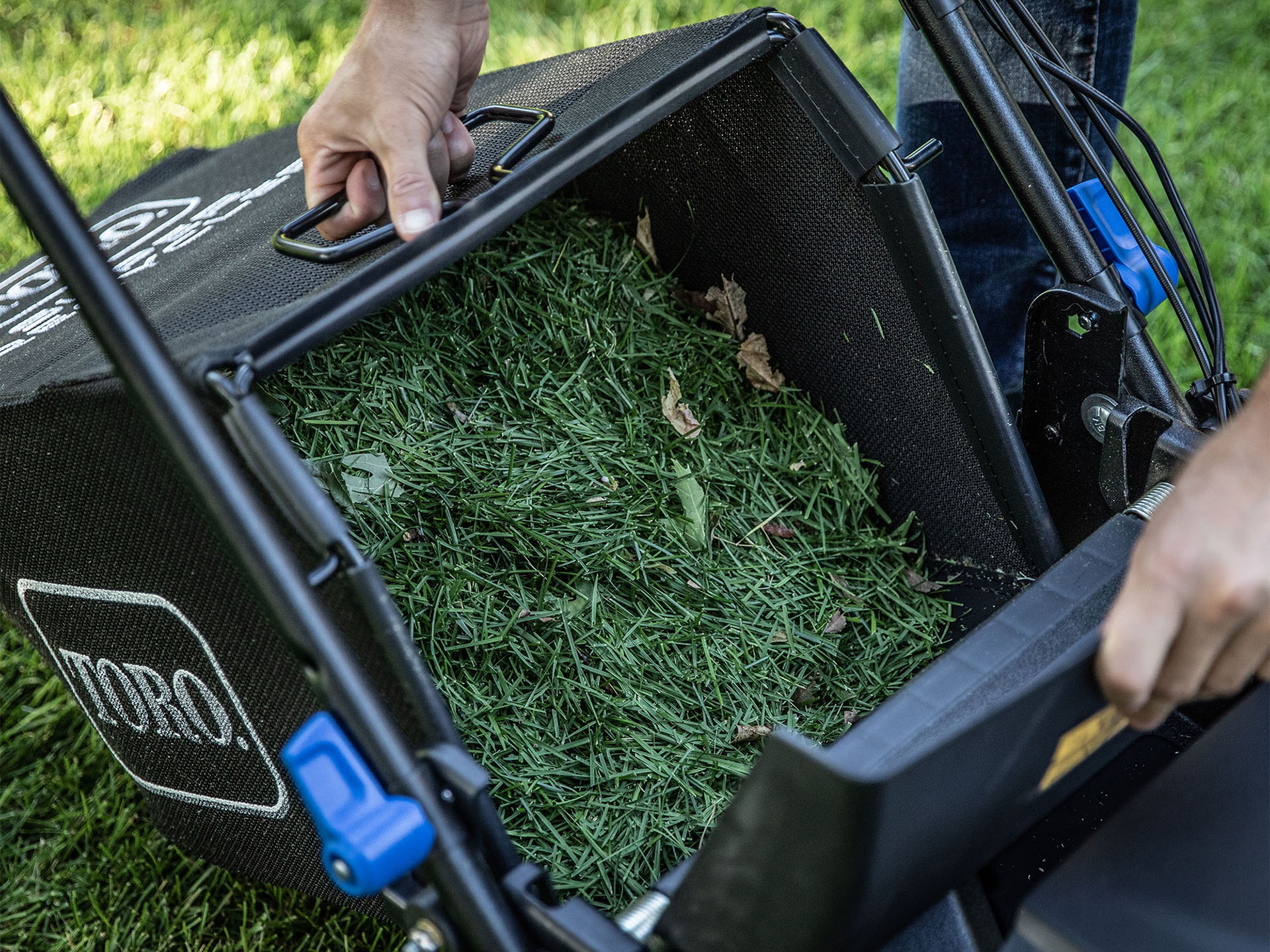 Toro Super Recycler 21 in. 60V MAX Self-Propelled w/ Personal Pace - 7.5Ah Battery Included (21568) in Stratford, Wisconsin - Photo 16