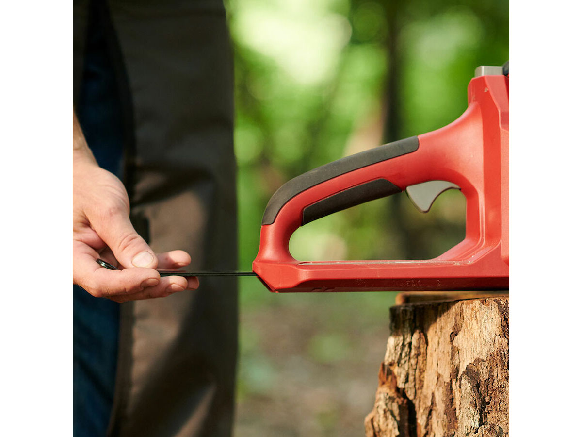Toro 60V MAX 16 in. Brushless Chainsaw w/ 2.0Ah Battery in Gaylord, Michigan - Photo 13