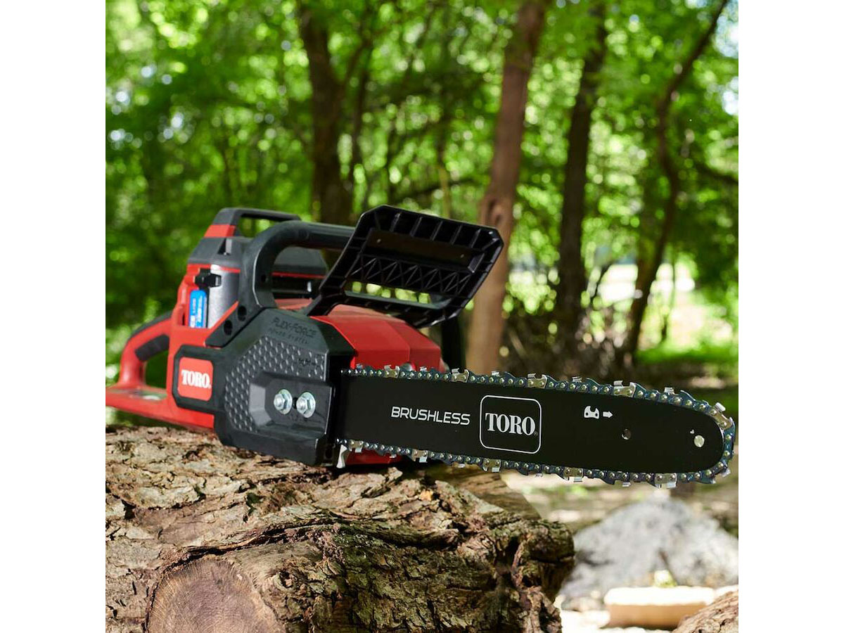 Toro 60V MAX 16 in. Brushless Chainsaw w/ 2.5Ah Battery in Gaylord, Michigan - Photo 15
