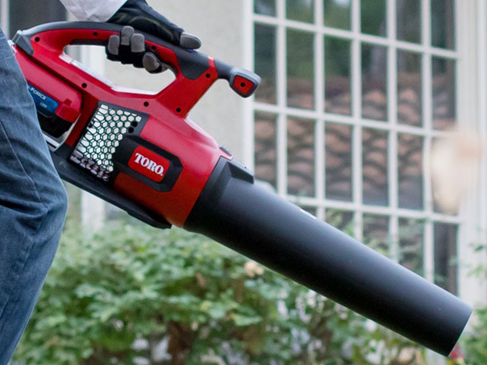 Toro 60V MAX 605 CFM Brushless Leaf Blower - Battery Not Included in Gaylord, Michigan - Photo 10
