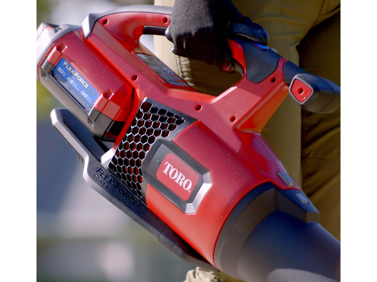 Toro 60V MAX 605 CFM Brushless Leaf Blower - 2.5Ah Battery Included in Gaylord, Michigan - Photo 9
