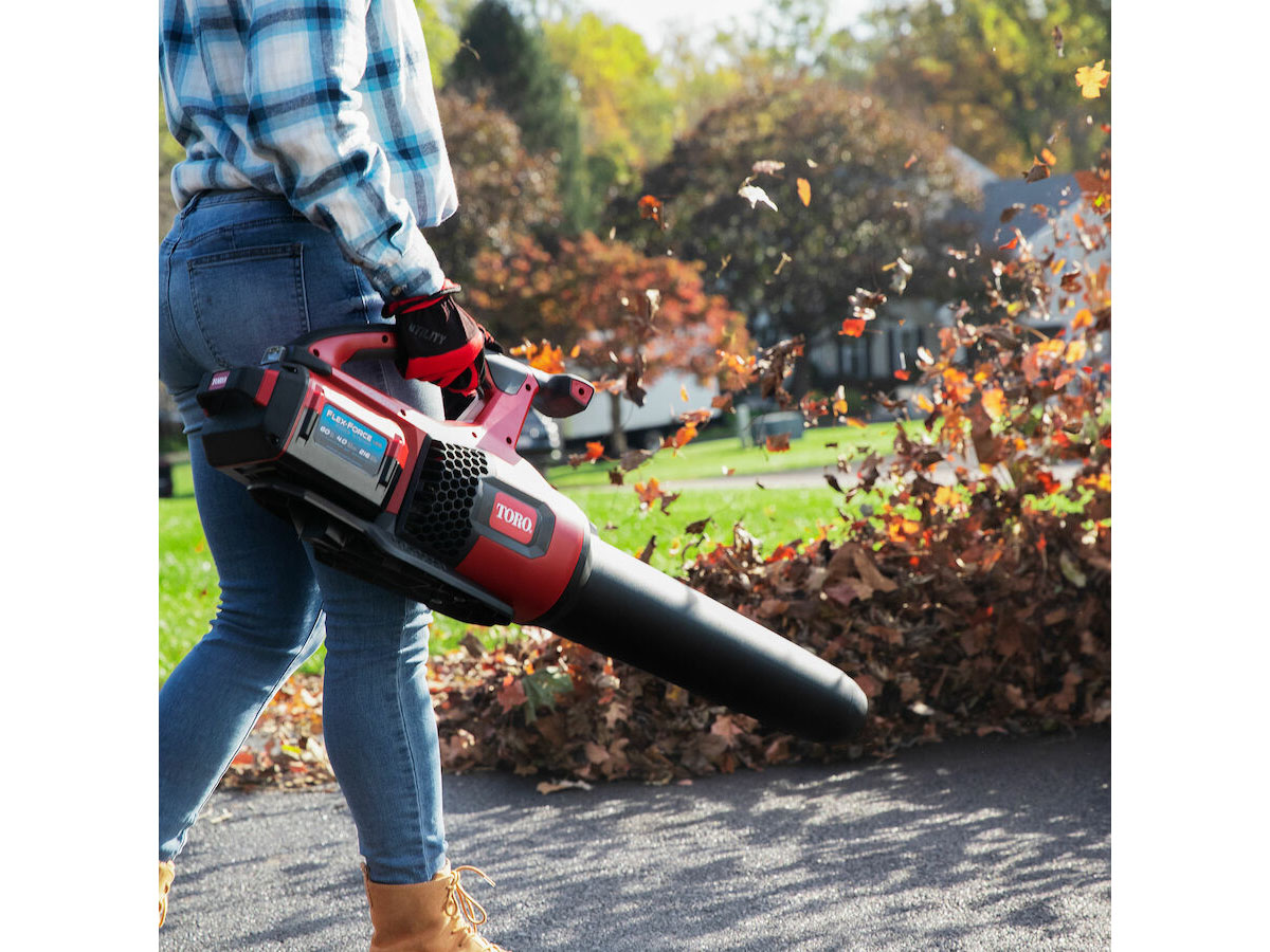 Toro 60V MAX 157 mph Brushless Leaf Blower w/ 4.0Ah Battery in Gaylord, Michigan - Photo 10